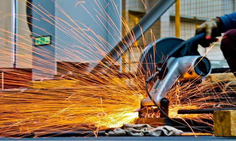 Svetshallar och produktionslokaler – designens roll i Sveriges industri 2026